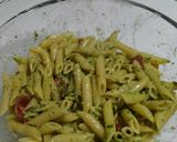 Foto del passaggio 4 della ricetta Penne al pesto e pomodorini
