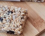 Foto del paso 8 de la receta: Barritas energéticas de avena, semillas, frutos y miel 🍯Snack para llevar donde vos elijas 🎒