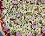 Foto del paso 2 de la receta: Pizza baviera con salchichas y pepinillos
