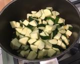 Une image de l'étape 4 de Velouté de courgettes et pommes de terre à la crème.