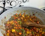 A picture of step 3 of Chicken veggie masala.
