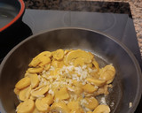 Foto del paso 1 de la receta: Champiñones al ajillo con huevos