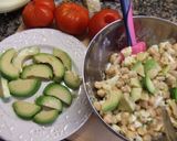 Foto del paso 2 de la receta: Ensalada de garbanzos con aguacates