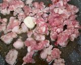 Foto del passaggio 5 della ricetta Orecchiette "ricamate" con cime di rapa e salsiccia