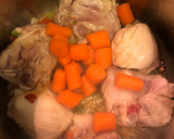 Foto del paso 1 de la receta: Sopa de pollo