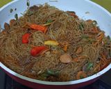 Foto langkah ke 11 dari resep Bihun Goreng Suka-suka.