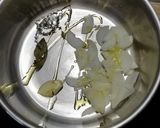 Une image de l'étape 1 de Papillote de saumon et légumes de saison.