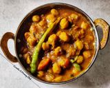 A picture of step 8 of Chole masala.