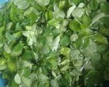 Foto langkah ke 1 dari resep Sayur bening kunci (kelor, jagung dan labu siam).