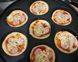Foto langkah ke 6 dari resep Pizza mini teflon.