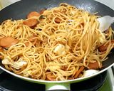 Foto langkah ke 5 dari resep Spaghetti Goreng.