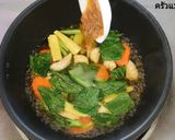 รูปขั้นตอนการทำที่ 4 ของ ราดหน้าไก่ หมี่กรอบ ไข่ดาว