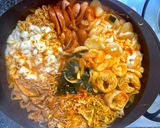 Hình bước làm 3 của món Rabokki hàn quốc