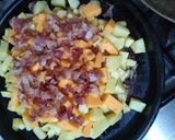 Foto del paso 5 de la receta: Hamburguesas en colchón de cebollas y papas con cheddar