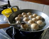 Foto langkah ke 5 dari resep Tahu bulat.