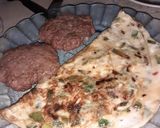 Foto del paso 3 de la receta: Omelette de zapallitos verdes, morrón y cebolla😋