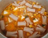 Foto langkah ke 5 dari resep Sup tomat sosis.