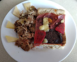Foto del paso 4 de la receta: Pizza de embutidos y pimiento del piquillo