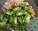 Foto langkah ke 3 dari resep Tumis cumi asin jagung manis.
