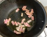 A picture of step 2 of Japanese Carbonara🇯🇵.