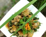 Hình bước làm 4 của món Cánh gà xào rau răm