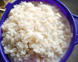 A picture of step 1 of Kanda poha.