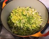 Une image de l'étape 4 de Velouté de panais chou et pommes de terre aux noisettes et jambon cru.
