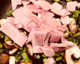 Foto del paso 6 de la receta: Quiche de espárragos trigueros, shiitakes, jamón y queso de cabra