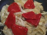 Lomos de atún en salsa de pimientos piquillo