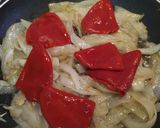 Foto del paso 2 de la receta: Lomos de atún en salsa de pimientos piquillo