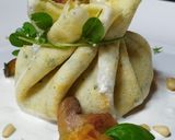 Foto del passaggio 4 della ricetta Crespella al prezzemolo,con cuore di champignon e zucchine