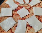 Foto del paso 1 de la receta: Pizza con tomates frescos y anchoitas