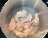 A picture of step 1 of Coca cola braised chicken wings.