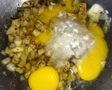 Foto langkah ke 3 dari resep Martabak Telur Kulit Lumpia.