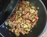 Foto del paso 4 de la receta: Foglie di Ulivo con Funghi e Salsicce