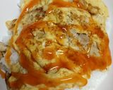 รูปขั้นตอนการทำที่ 3 ของ ไข่เจียวไก่สับราดซอสพริก (Omelette with minced chicken and chili sauce)