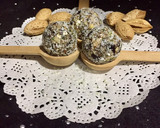 A picture of step 4 of Spinach dates balls.