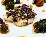 Foto del paso 3 de la receta: Pescado en Costra de Semillas y Aceitunas Negras, acompañado de Uvalinas y Aceitunas en Ensalada