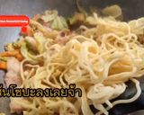 รูปขั้นตอนการทำที่ 3 ของ ยากิโซบะ ทำง่ายอร่อยมาก เคล็ดลับผักผัดหอมซอส ผักนิ่มไม่แข็ง