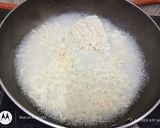 A picture of step 2 of Spicy cheesy egg noodles.