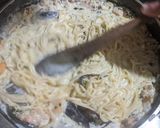 Foto del paso 3 de la receta: Spaghetti a la crema y frutos de mar