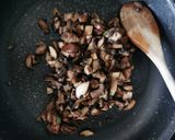 Une image de l'étape 2 de Soupe aux champignons de Paris.