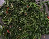 Foto langkah ke 4 dari resep Kangkung Tumis Bawang Putih.