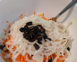Foto del paso 4 de la receta: Ensalada rápida de salchichas y garbanzos con mayonesa de albahaca