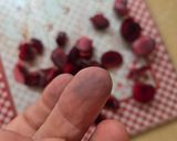 Foto del paso 2 de la receta: Chocolatín con cerezas 🍒 Falso chocolate helado con cerezas frescas 🍒low carb 🍫keto 🍫