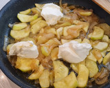 Foto del paso 4 de la receta: Solomillo de cerdo en salsa de queso y calabacín
