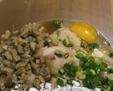 Foto langkah ke 6 dari resep Pangsit kuah ayam jamur.