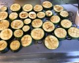 Une image de l'étape 3 de Courgettes grillées aux épices et citron (recette plancha).