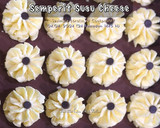 Gambar langkah 6 resipi Semperit Susu Cheese (Biskut Raya).
