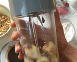 A picture of step 2 of Chocolate banana and almond smoothie.